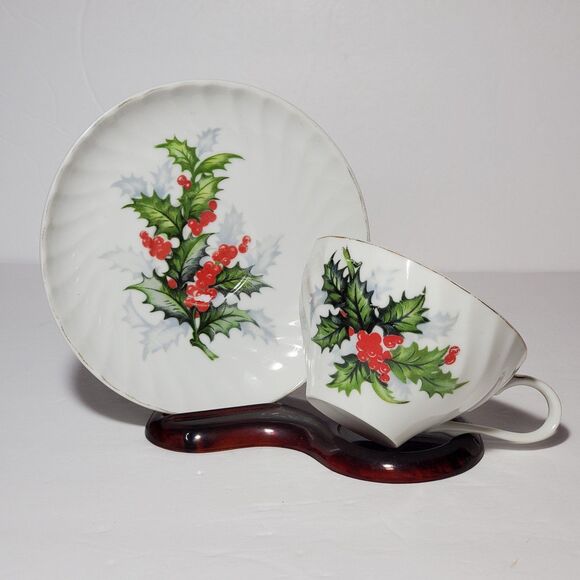Holly Teacup and Saucer Christmas Holiday Winter - Picture 1 of 9